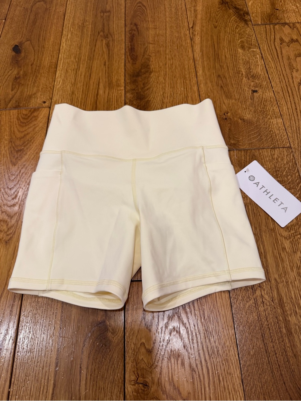 Athleta Salutation Stash 5” Shorts Butter Yellow Size S NWT